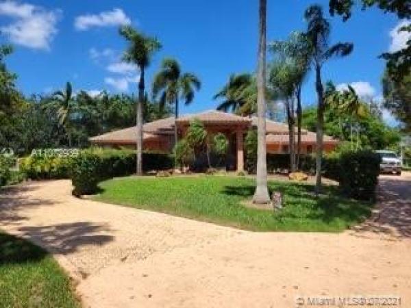 Falcon's Lea, 6110 Falconsgate Ave, Davie, Florida 33331, image 2