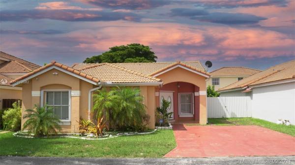 Shoma Homes At Imperial Lakes, 12240 NW 8th St, Tamiami, Florida 33182, image 2