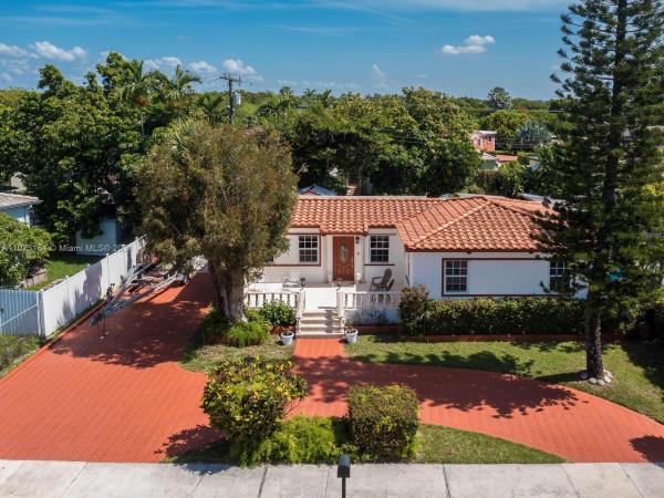 Coral Way Village, 8351 SW 27th St, Westchester, Florida 33155, image 2