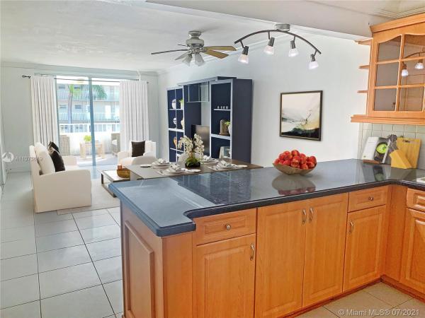 Lincoln West Towers, 1331 Lincoln Rd #302, Miami Beach, Florida 33139, image 2