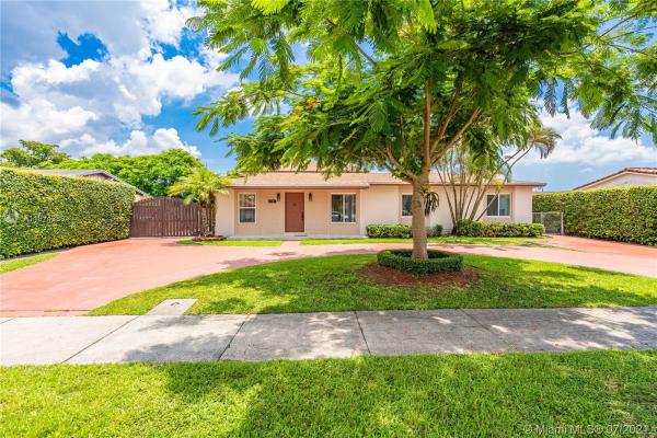 Royale Green, 4721 SW 132nd Ave, Kendale Lakes, Florida 33175, image 2
