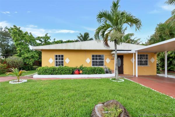 Hyde Park Manor, 1150 NW 143rd St, Golden Glades, Florida 33168, image 2