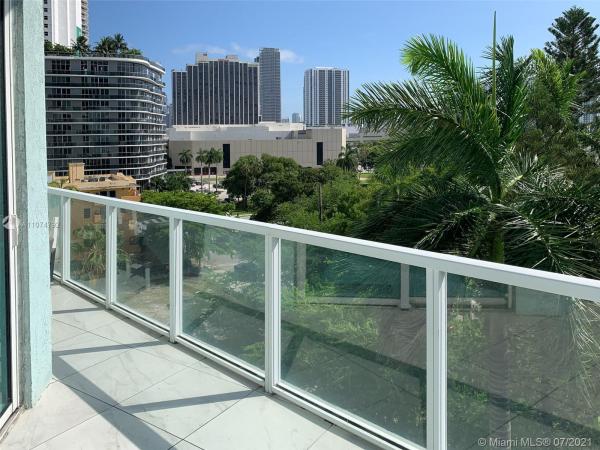 Quantum On The Bay, 1900 N Bayshore Dr #816, Miami, Florida 33132, image 2