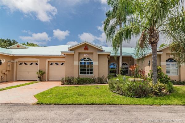 2725 Castle Creek Ln, Boynton Beach, Florida 33436, image 2