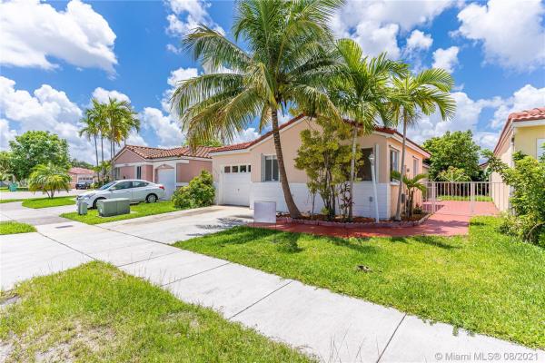 Weitzer Serena Lakes West, 16900 SW 139th Pl, Richmond West, Florida 33177, image 2
