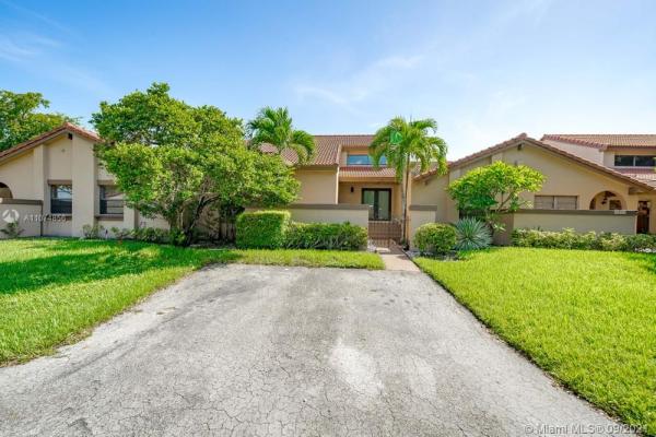 The Moors Townhouses, 6645 NW 178th #6645, Country Club, Florida 33015, image 2