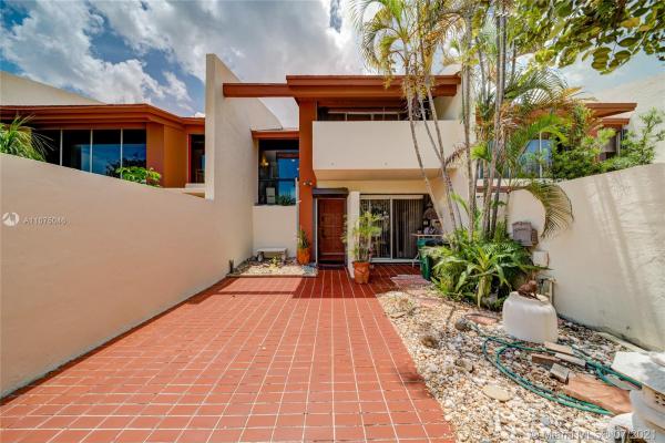 Sunset Park Lake Villas, 7640 SW 103rd Pl #7640, Kendall, Florida 33173, image 2