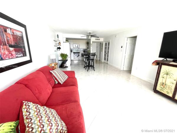 Del Prado, 18071 Biscayne Blvd #403-3, Aventura, Florida 33160, image 2