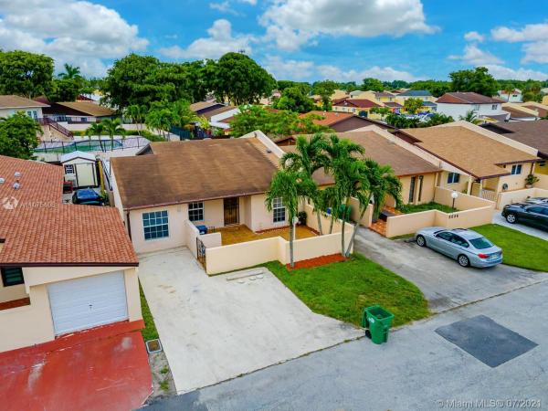 Lakes Of Acadia, 5554 NW 194th Ln, Miami Gardens, Florida 33055, image 2