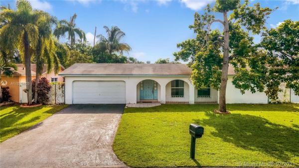 The Knolls, 3013 Dolphin Dr, Miramar, Florida 33025, image 2