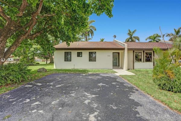 Bent Tree Center, 5108 SW 139th Pl, Kendale Lakes, Florida 33175, image 2
