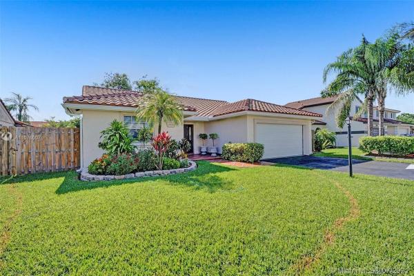 Hawkes Bluff, 5920 Devon Ln, Davie, Florida 33331, image 2