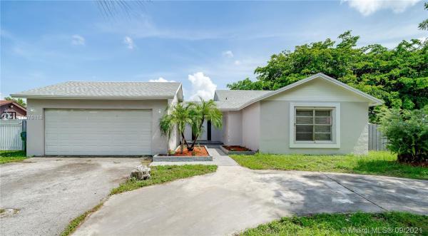 Country Lake Manors, 5921 NW 193rd St, Country Club, Florida 33015, image 2