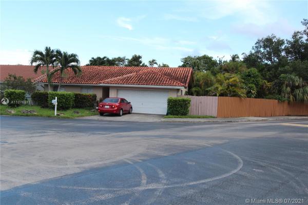 Sunset Mansions, 11376 SW 73rd Ter, Kendall, Florida 33173, image 2
