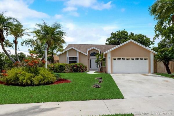 Laguna Pointe, 21900 SW 98th Ave, Cutler Bay, Florida 33190, image 2