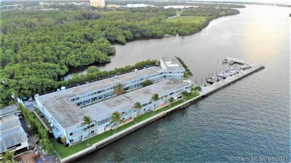 The Fairmont House, 2700 NE 135th St #32, North Miami, Florida 33181, image 2