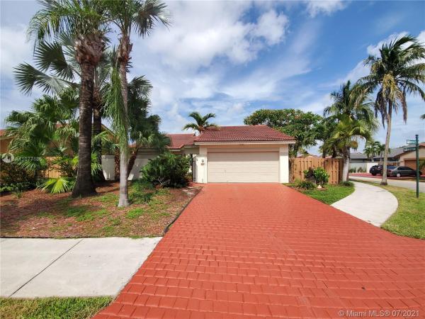 Oak Lake At The Hammocks, 9215 SW 151st Ct, The Hammocks, Florida 33196, image 2