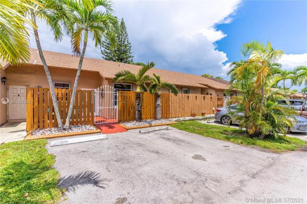 Aspen Townhomes, 19150 NW 67th Pl #19150, Country Club, Florida 33015, image 2