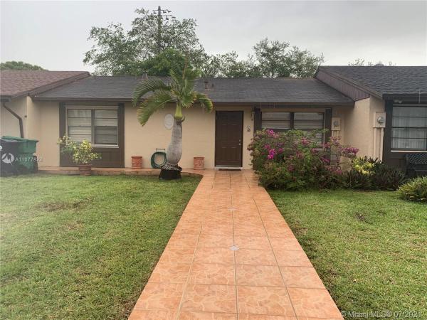 San Sebastian Townhouses, 4717 SW 135th Ct #4717, Kendale Lakes, Florida 33175, image 2