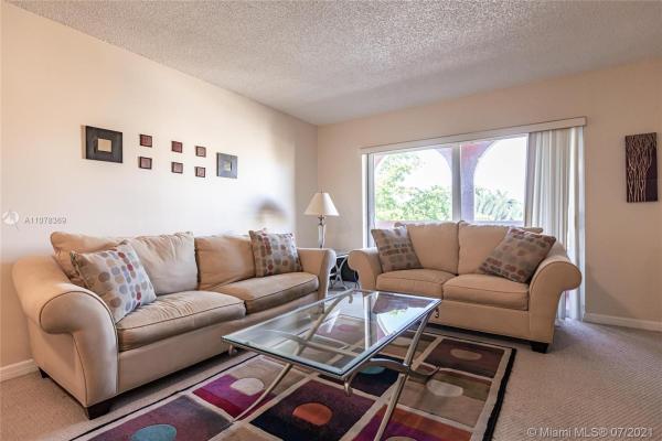 Village Of Kings Creek, 8101 Camino Real #C-416, Glenvar Heights, Florida 33143, image 2