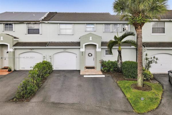 Les Chateaux, 4842 Grapevine Way, Davie, Florida 33331, image 2