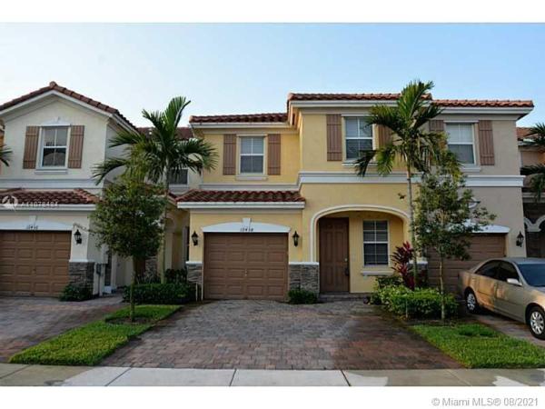 Emerald Creek Townhomes, 12438 Emerald Creek Mnr, Plantation, Florida 33325, image 2