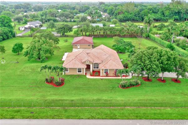 Sunshine Ranches, 12851 Luray Rd, Southwest Ranches, Florida 33330, image 2