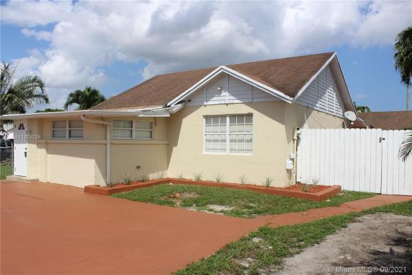 Leslie Patio Homes, 20343 NW 36th Ave, Miami Gardens, Florida 33056, image 2