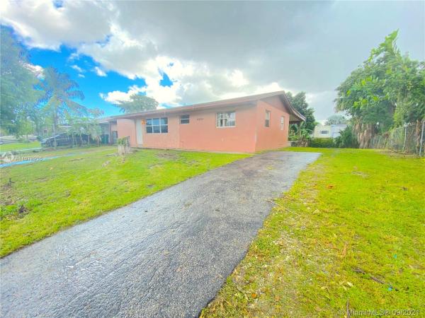 Gem Homes, 14404 SW 297th Ter, Leisure City, Florida 33033, image 2