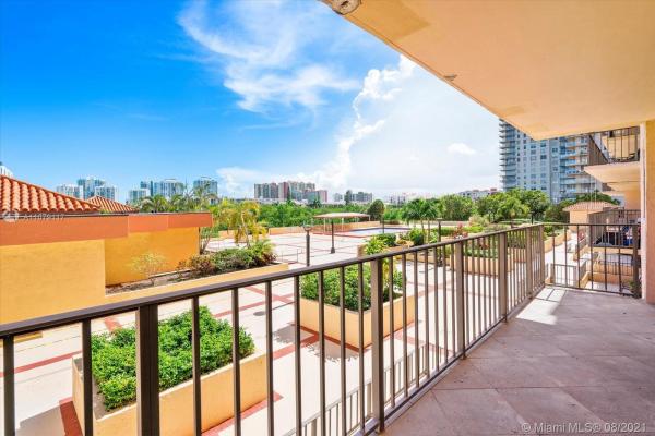 Winston Towers 600, 210 174th St #406, Sunny Isles Beach, Florida 33160, image 2