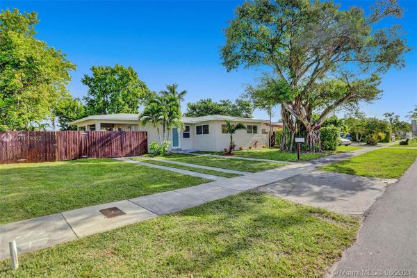 Pine Tree Manor, 9611 Holiday Rd, Cutler Bay, Florida 33157, image 2