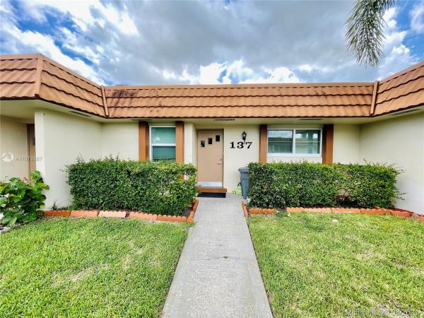 Fernley 3 At Cresthaven Townhomes, 5780 W Fernley Dr W #137, West Palm Beach, Florida 33415, image 2