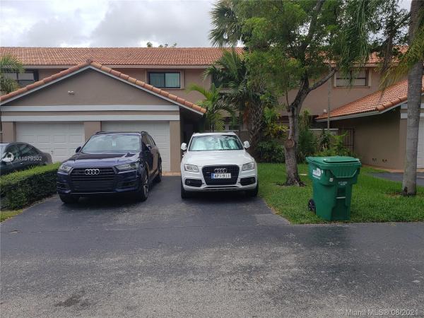 Townhomes Of La Jolla, 8907 SW 113th Place Cir W, Kendall, Florida 33176, image 2