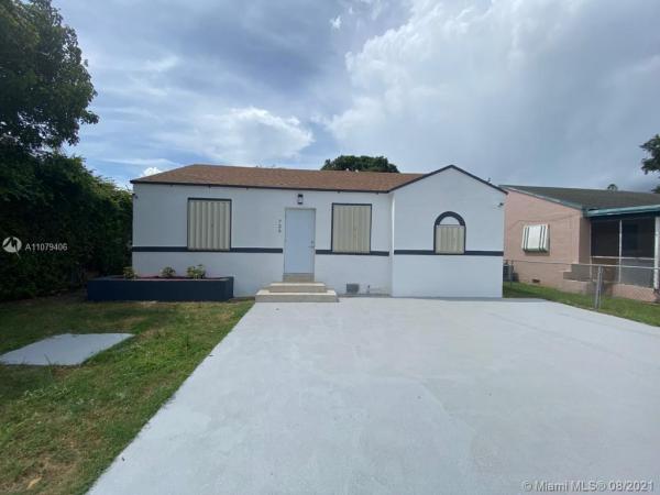 Stephens Manor, 726 NW 76th St, Gladeview, Florida 33150, image 2