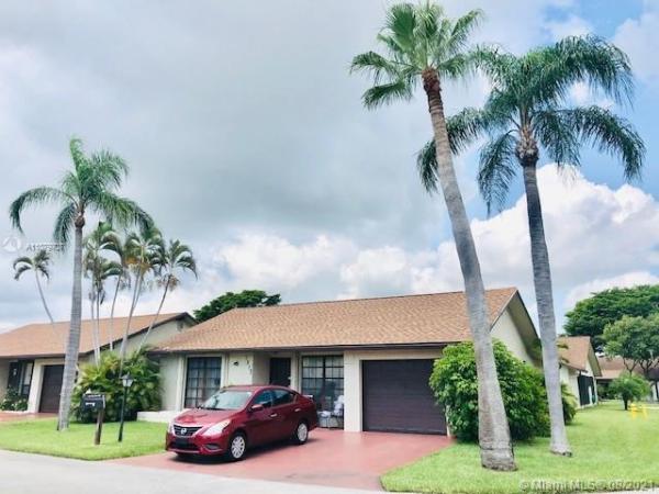 The Meadows Of Crystal Lake, 1517 SW 20th Way, Deerfield Beach, Florida 33442, image 2