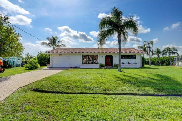 1075 SE Coral Reef, Florida 34983, image 2