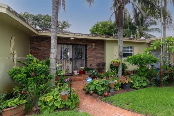 Scott Lake Manor, 1430 NW 180th Ter, Miami Gardens, Florida 33169, image 2