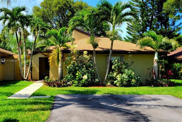Briar Lake, 9109 SW 129th Ln, Kendall, Florida 33176, image 2