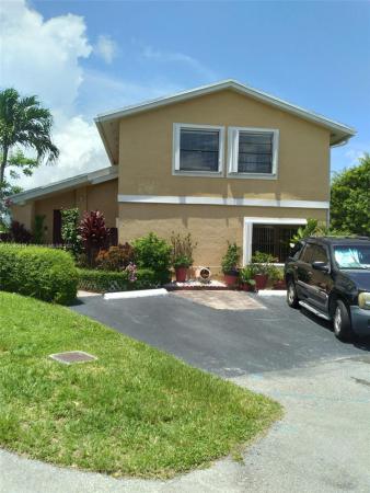 Fontainebleau Park West Villas, 906 NW 106th Avenue Cir, Fountainebleau, Florida 33172, image 2