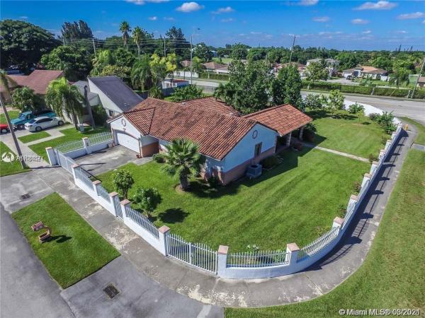 12425 SW 200th Ter, South Miami Heights, Florida 33177, image 2