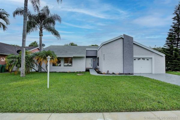 Calusa Club Estates, 9722 SW 133rd Pl, The Crossings, Florida 33186, image 2