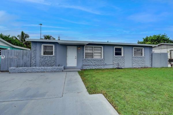 Sutton Manor, 213 NE 6th Ave, Boynton Beach, Florida 33435, image 2