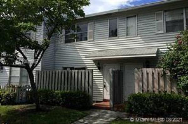 Lakebridge Townhomes, 55 SW 3rd St, Pompano Beach, Florida 33060, image 2