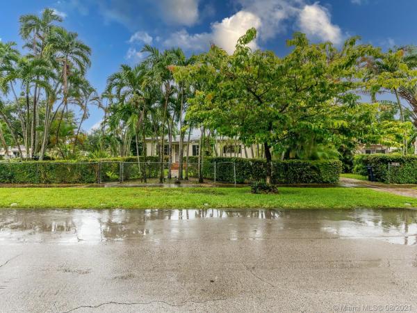 Country Club Estates, 380 Morningside Dr, Miami Springs, Florida 33166, image 2