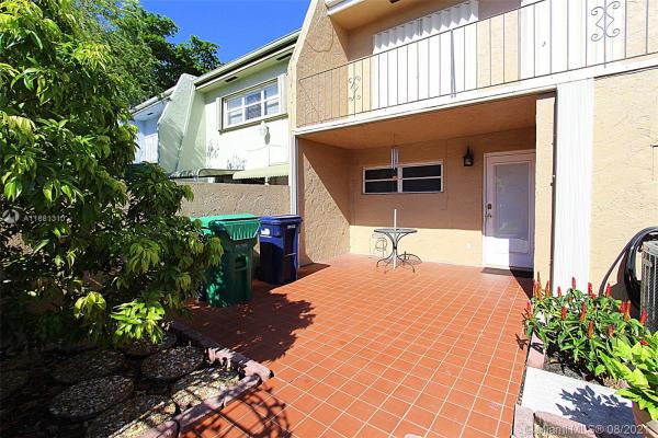 Cherry Grove Townhouses, 8877 SW 96th Ave, Kendall, Florida 33176, image 2