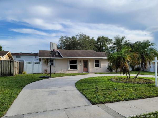 Heritage Lake Estates, 6640 Franklin St, Hollywood, Florida 33024, image 2