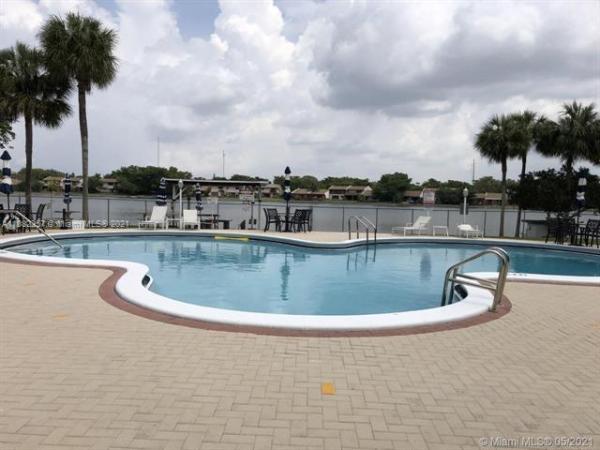 Cedar Glenn, 671 NE 195th St #222-E, Ives Estates, Florida 33179, image 2