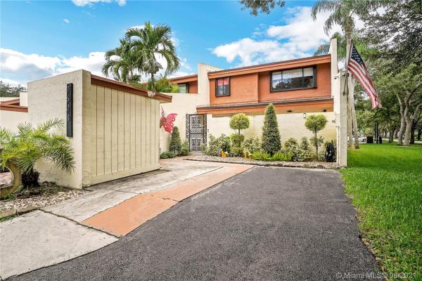 Sunset Kendall Villas, 7628 SW 105th Pl, Kendall, Florida 33173, image 2