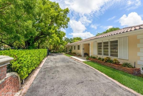 2325 Alhambra Cir, Coral Gables, Florida 33134, image 2