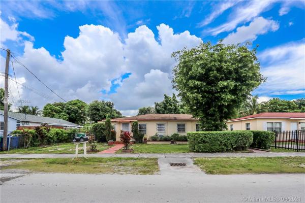 Arch Creek Estates, 1305 NE 146th St, Golden Glades, Florida 33161, image 1